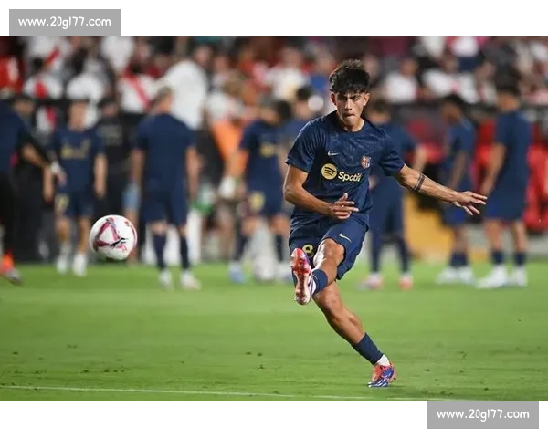 巴萨 19 岁天才右后卫租借在即！弗里克弃用，巴黎 FC 领衔多国哄抢